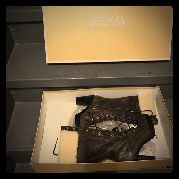 Michael kor’s boots - Picture 1 of 8
